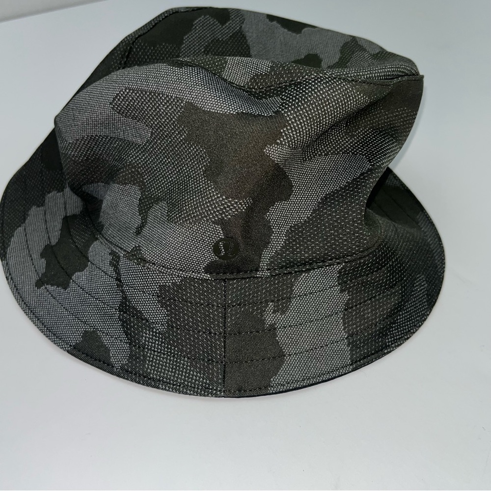 Lululemon Both Ways Bucket Hat Reversible Black Green Camouflage *SMALL FLAW